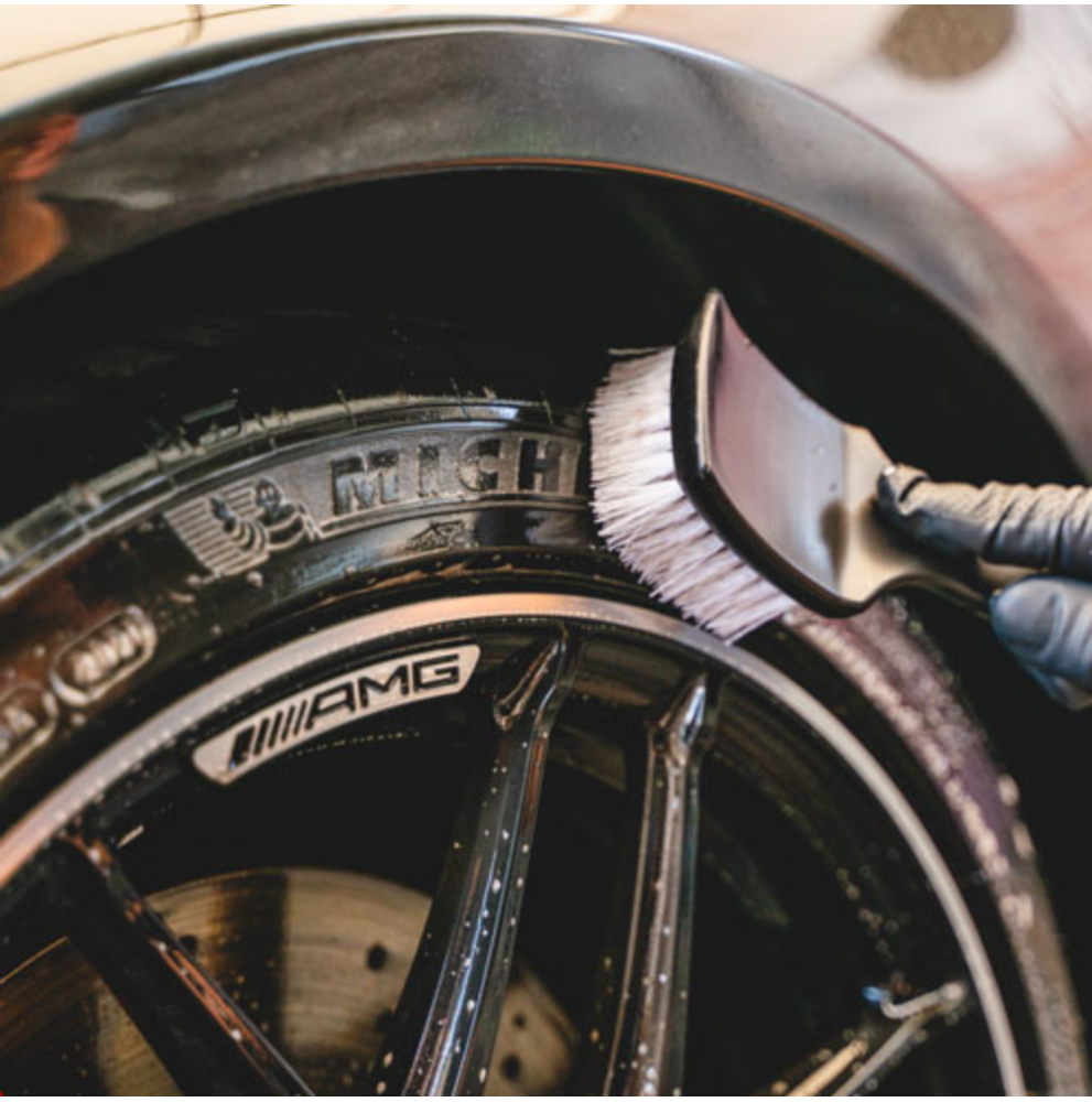 Wheel & Tyre Cleaner - Maniac Line For Car Detailing